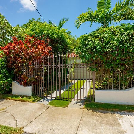 Entire Private Beautiful 2 Bedroom Plus Den House With Gated Front&Back Yard And Free Parking 10Min Drive To Miami Beach 외부 사진
