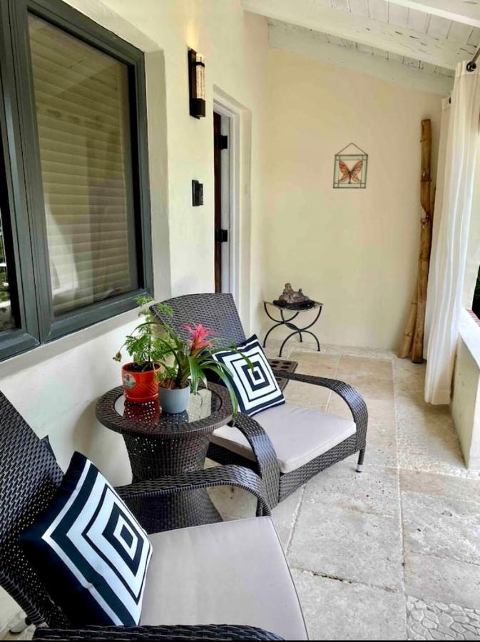Entire Private Beautiful 2 Bedroom Plus Den House With Gated Front&Back Yard And Free Parking 10Min Drive To Miami Beach 외부 사진