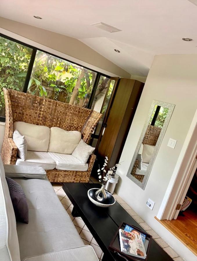 Entire Private Beautiful 2 Bedroom Plus Den House With Gated Front&Back Yard And Free Parking 10Min Drive To Miami Beach 외부 사진