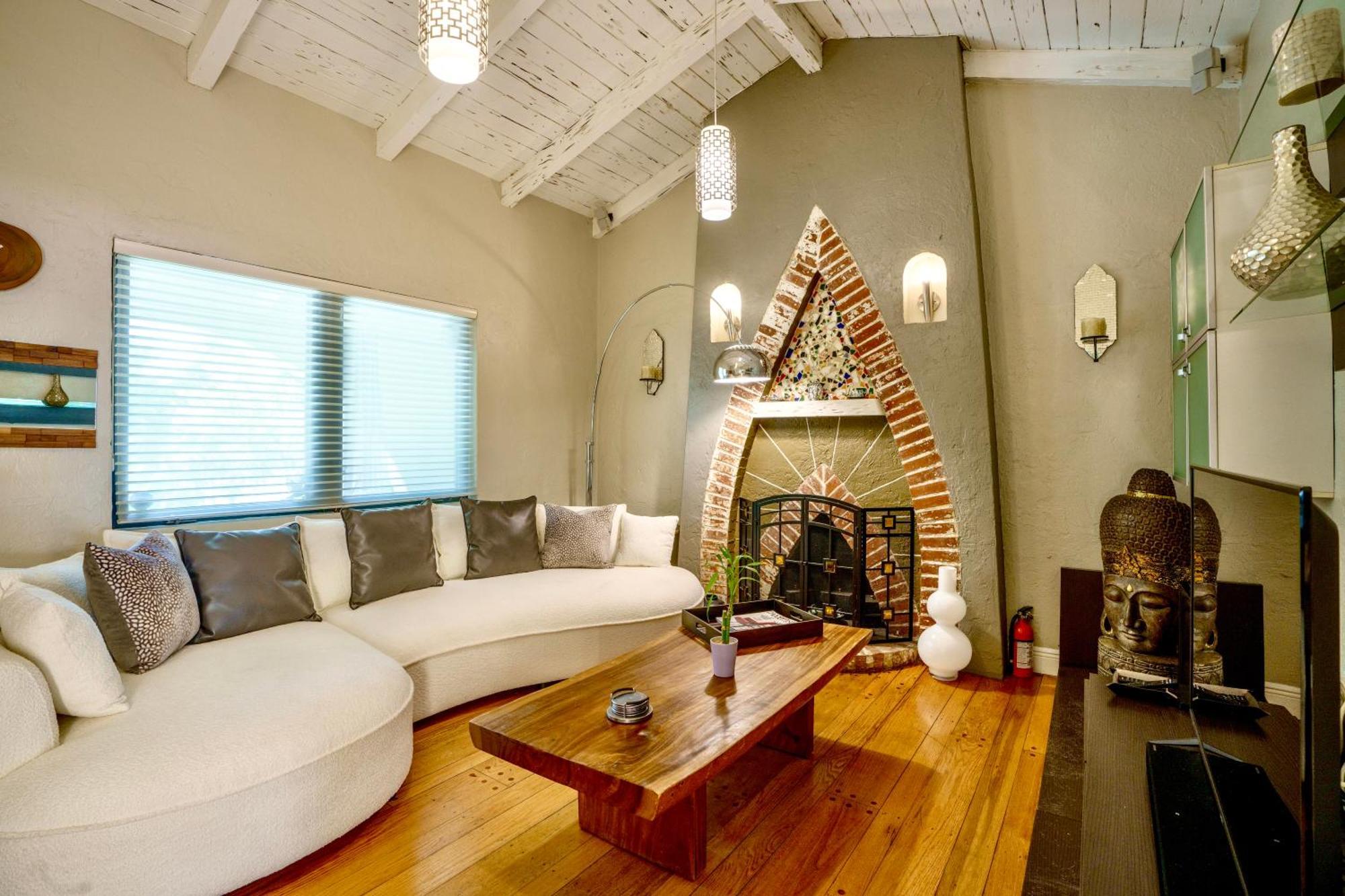 Entire Private Beautiful 2 Bedroom Plus Den House With Gated Front&Back Yard And Free Parking 10Min Drive To Miami Beach 외부 사진