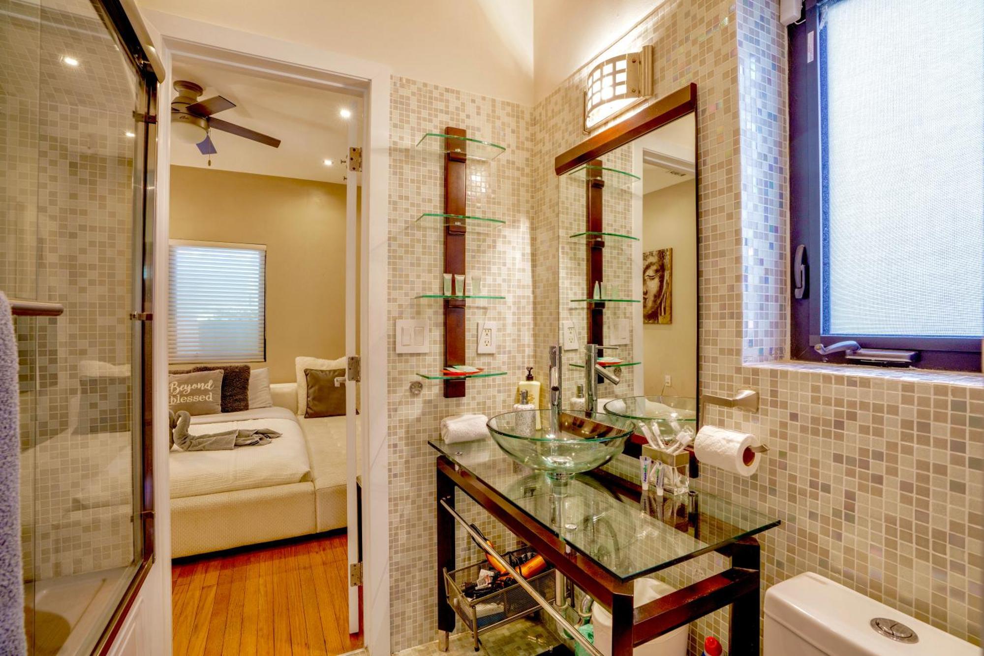 Entire Private Beautiful 2 Bedroom Plus Den House With Gated Front&Back Yard And Free Parking 10Min Drive To Miami Beach 외부 사진