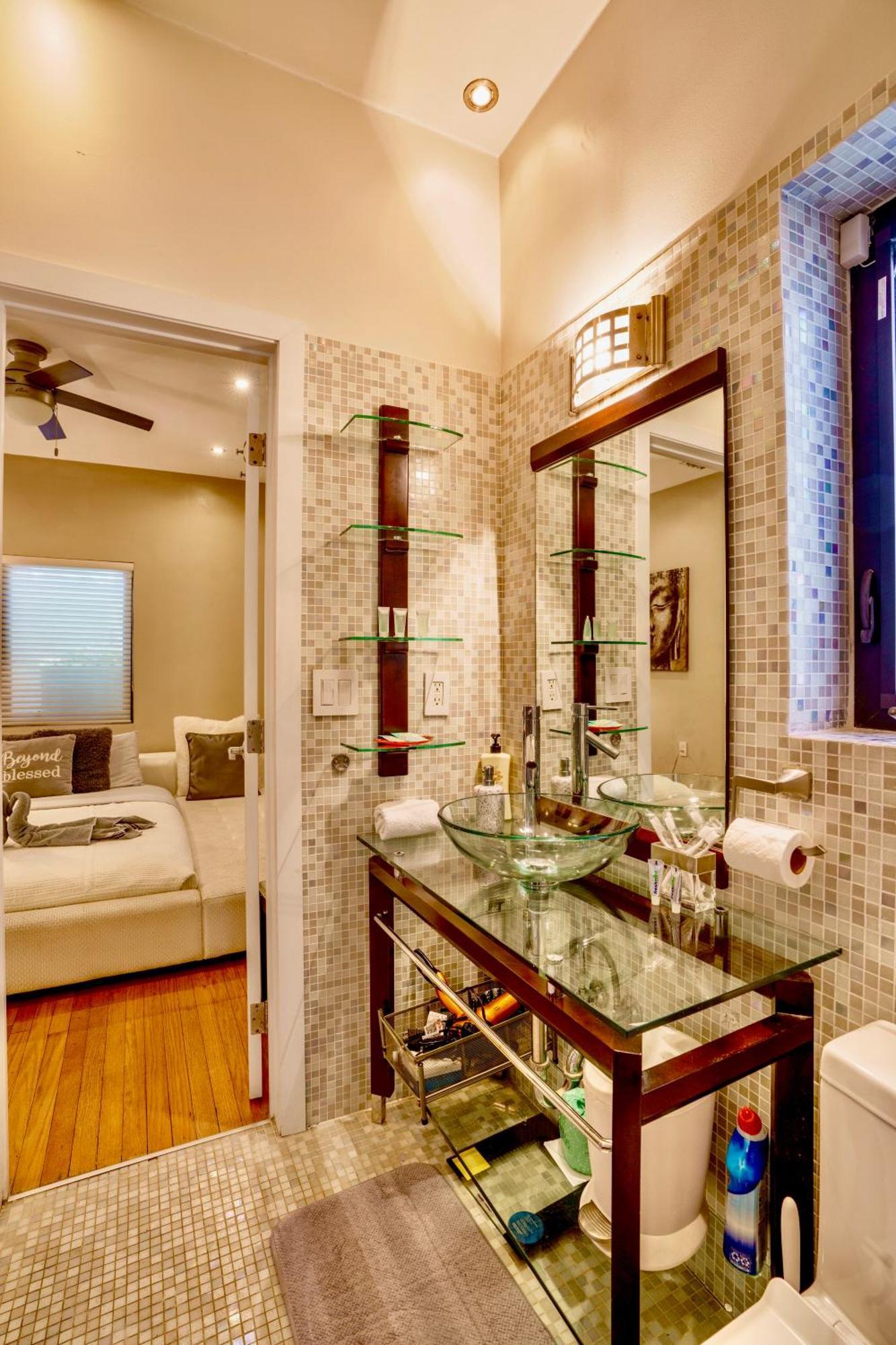 Entire Private Beautiful 2 Bedroom Plus Den House With Gated Front&Back Yard And Free Parking 10Min Drive To Miami Beach 외부 사진
