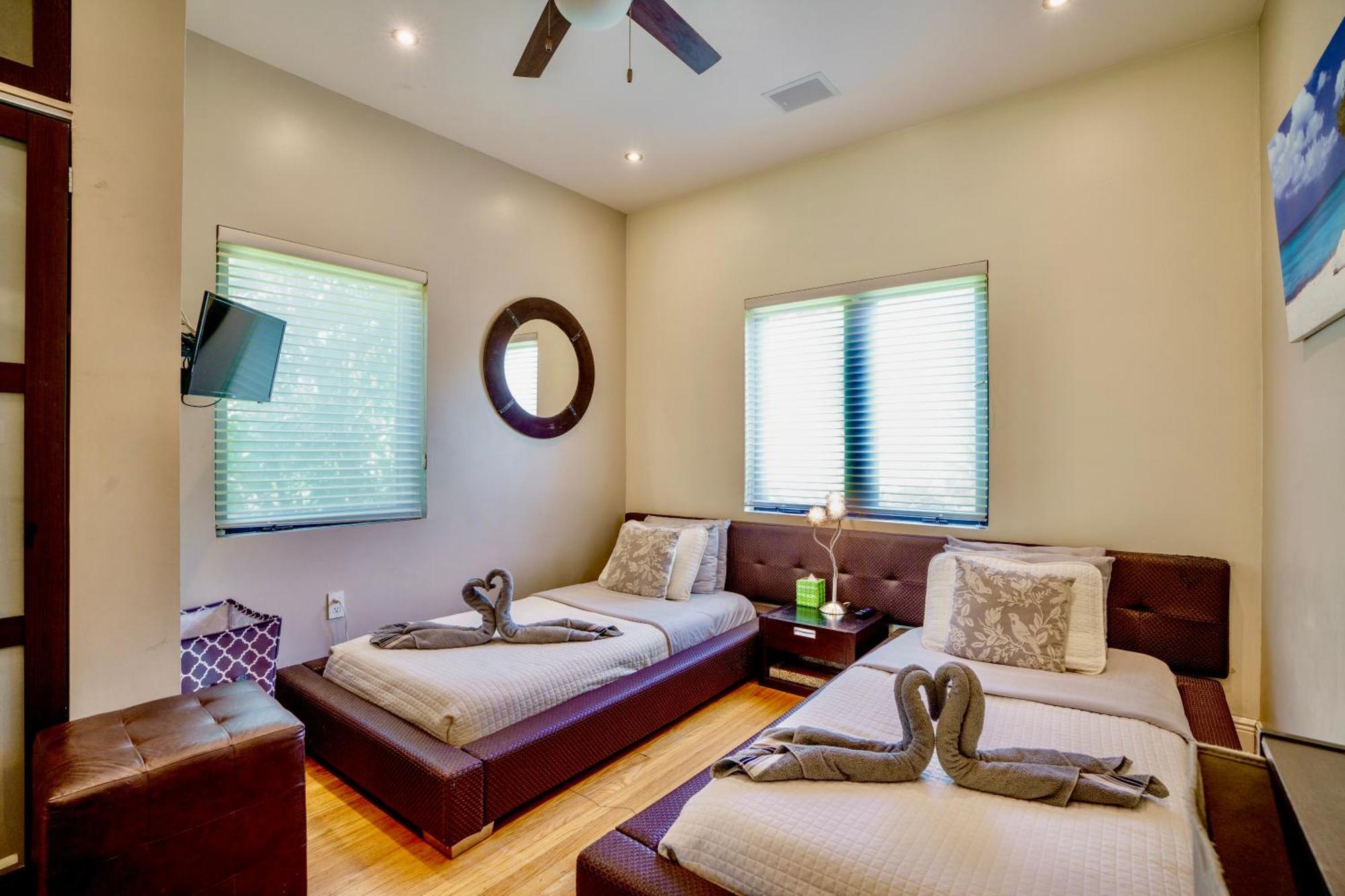 Entire Private Beautiful 2 Bedroom Plus Den House With Gated Front&Back Yard And Free Parking 10Min Drive To Miami Beach 외부 사진