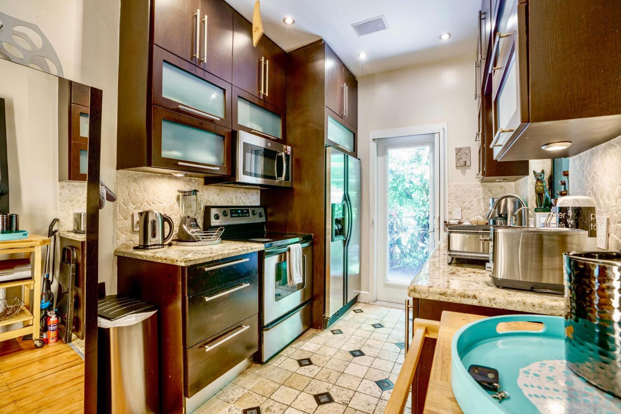 Entire Private Beautiful 2 Bedroom Plus Den House With Gated Front&Back Yard And Free Parking 10Min Drive To Miami Beach 외부 사진