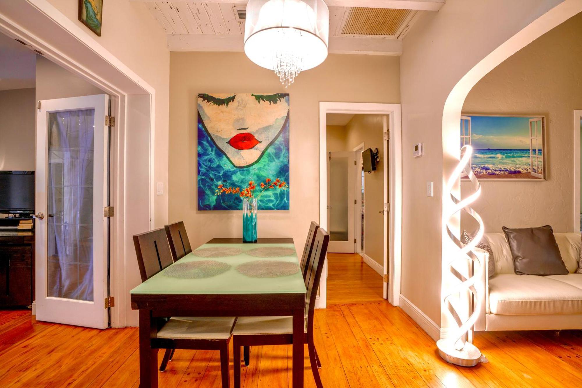 Entire Private Beautiful 2 Bedroom Plus Den House With Gated Front&Back Yard And Free Parking 10Min Drive To Miami Beach 외부 사진