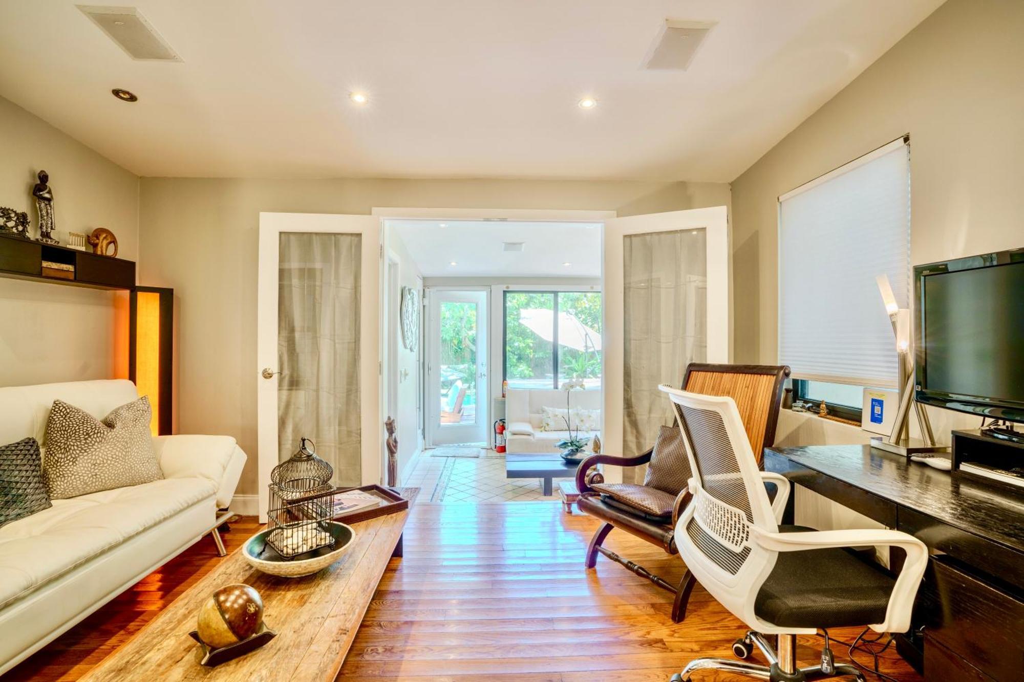 Entire Private Beautiful 2 Bedroom Plus Den House With Gated Front&Back Yard And Free Parking 10Min Drive To Miami Beach 외부 사진