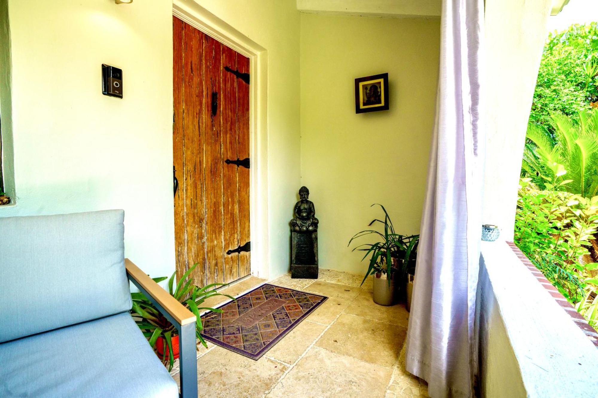Entire Private Beautiful 2 Bedroom Plus Den House With Gated Front&Back Yard And Free Parking 10Min Drive To Miami Beach 외부 사진
