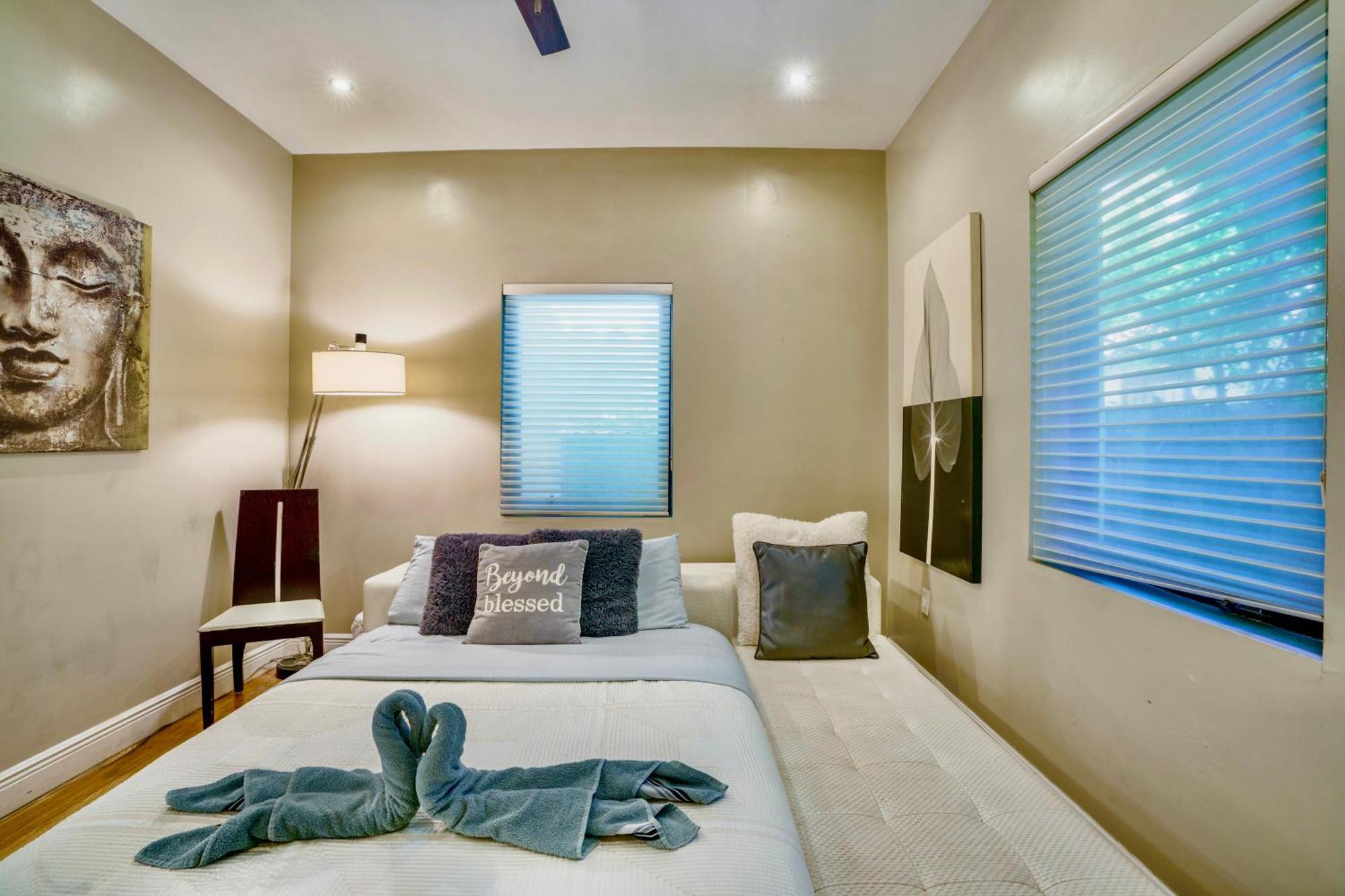 Entire Private Beautiful 2 Bedroom Plus Den House With Gated Front&Back Yard And Free Parking 10Min Drive To Miami Beach 외부 사진