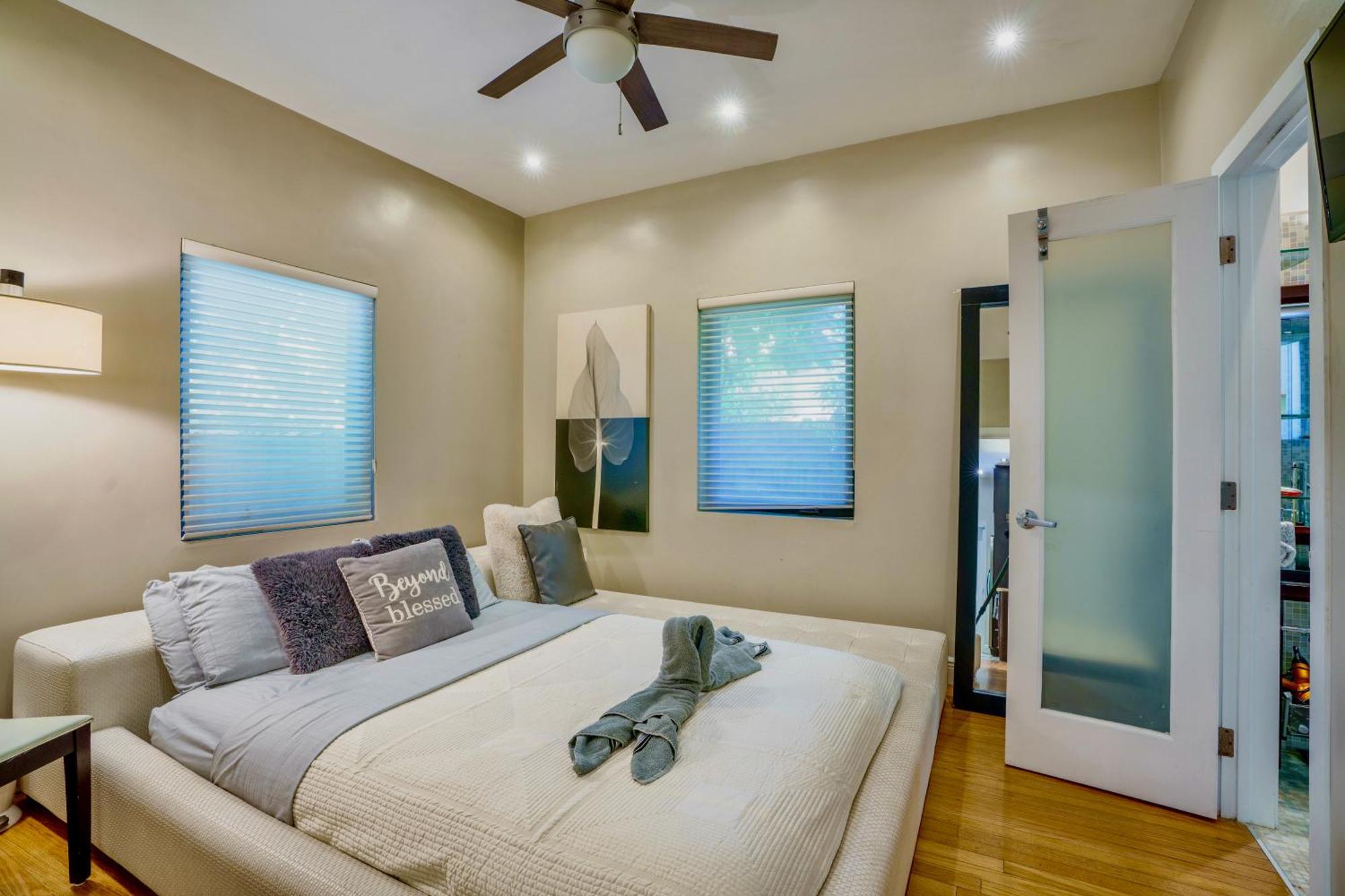 Entire Private Beautiful 2 Bedroom Plus Den House With Gated Front&Back Yard And Free Parking 10Min Drive To Miami Beach 외부 사진