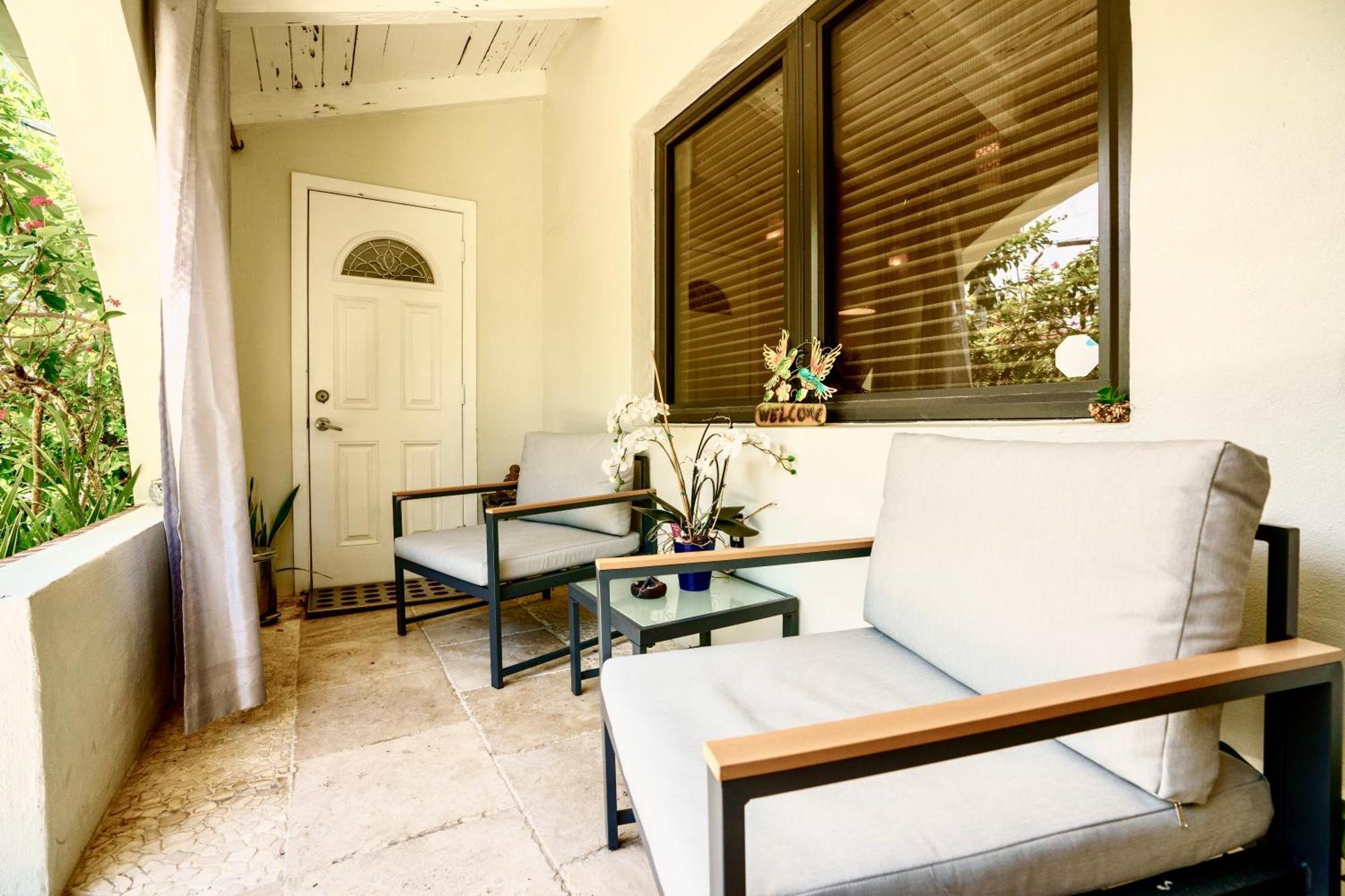 Entire Private Beautiful 2 Bedroom Plus Den House With Gated Front&Back Yard And Free Parking 10Min Drive To Miami Beach 외부 사진