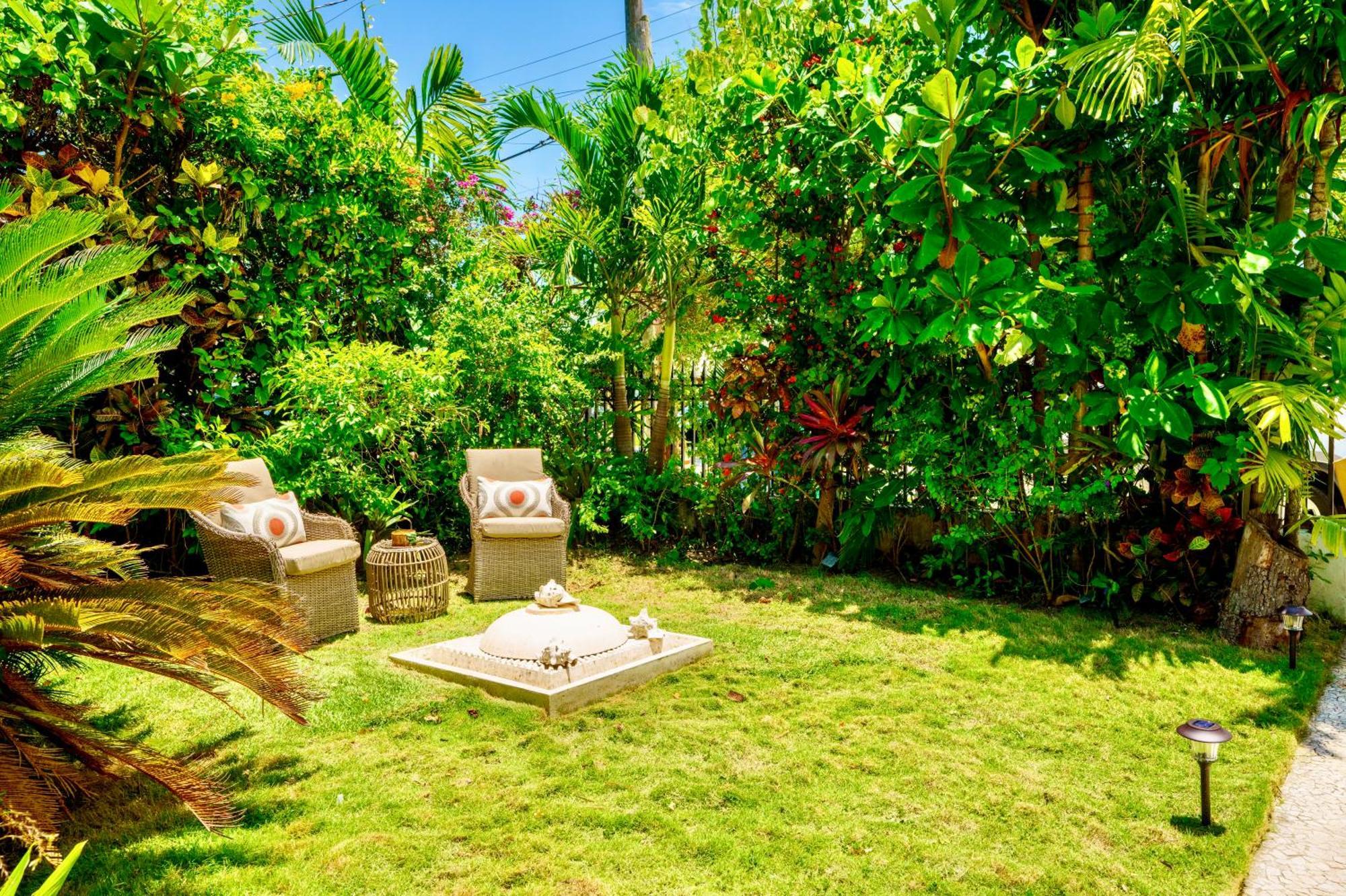 Entire Private Beautiful 2 Bedroom Plus Den House With Gated Front&Back Yard And Free Parking 10Min Drive To Miami Beach 외부 사진